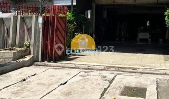 Spacious Strategic Ready-to-Use House on Citarum Street 1