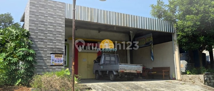 Strategic Warehouse Suitable for Business on Taman Singotoro Street 1
