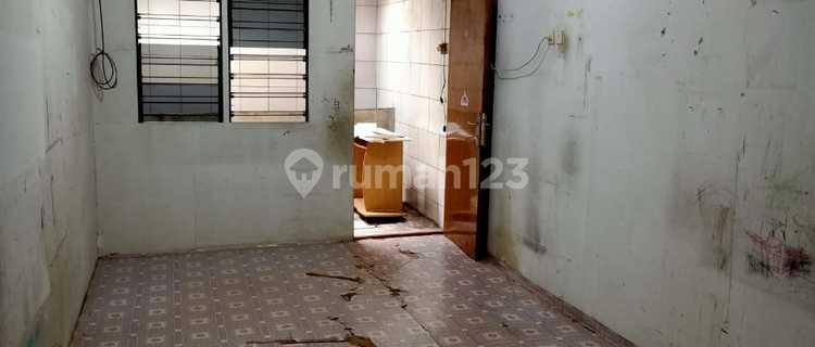 Dijual Cepat Rumah Hitung Tanah di Jalan Sinar Budi Jembatan 2 Jakbar 1