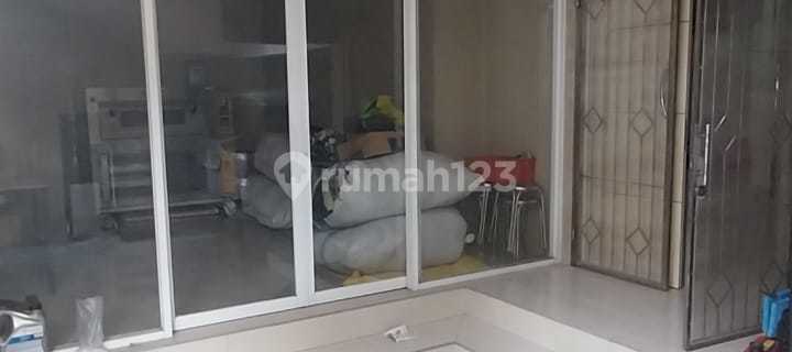 Jual Rumah Siap Huni Strategis Daerah Taman Ratu 1