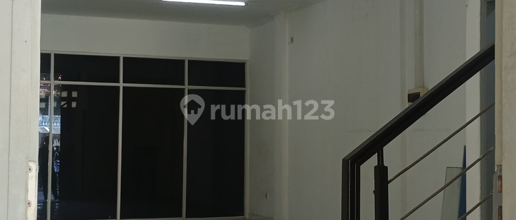 For Rent: 2-Storey Shop House, Strategic Location on Main Road, Parking Available - Ready to Move In 1