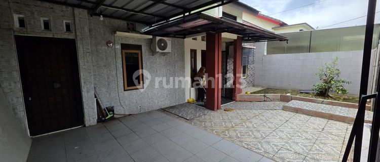 Disewakan Murah Rumah dengan Furnish di Taman Air Kalijaga 1