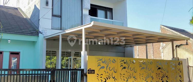 For sale premium 3-story house in Cisaranten Kulon, Arcamanik Endah. 1