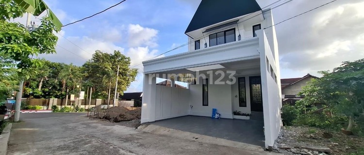 Rumah Siap Huni, 2 Lantai Full Furnished Dekat Jalan Jogja Solo di Maguwoharjo 1