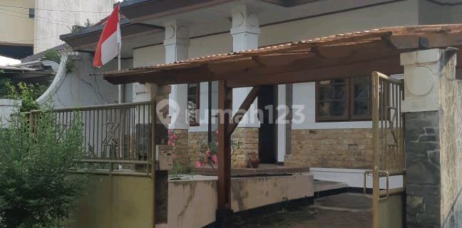 Dijual Rumah 2 Lt Semi Furnished Strategis Sayap Pasteur di Pasteur 1