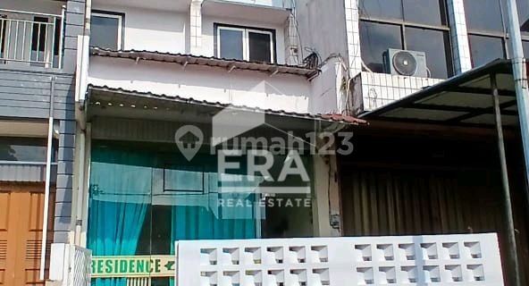 Comfortable, well-maintained boarding house, ready for business use. 1