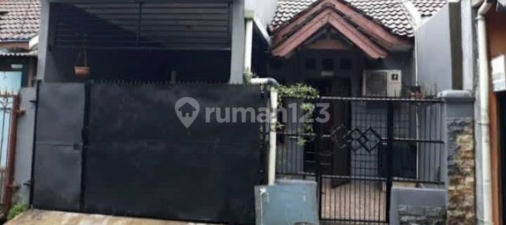 Near ******** Airport. For ********.traveling. 1