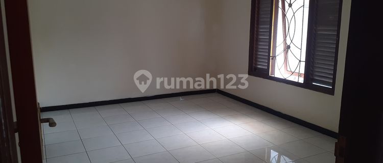 Very Comfortable, Spacious Yard, Flood-Free, Near Toll Road 1