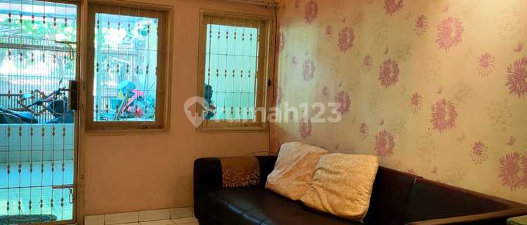 1-Story House Puri Gardena Strategic Location in Front of the Park 1