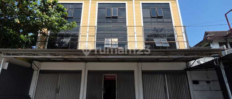 Pamularsih 3-story shop house, spacious parking, already renovated. 1