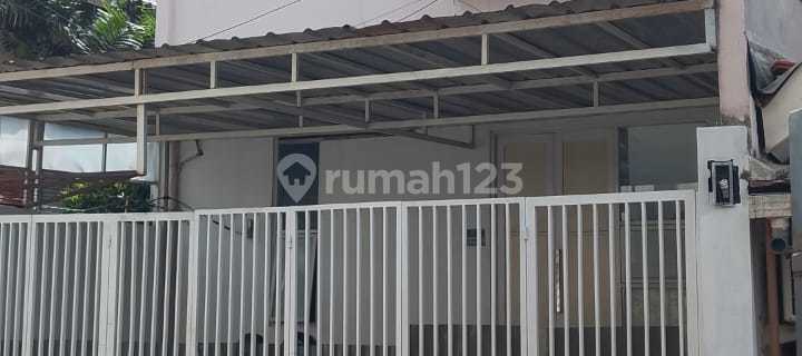 For Sale 2-Story House with SHM on Cempaka Street, North Cipete, South Jakarta 1