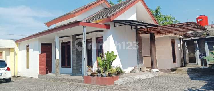 Rumah Minimalis Di Area Cluster Colomadu 1