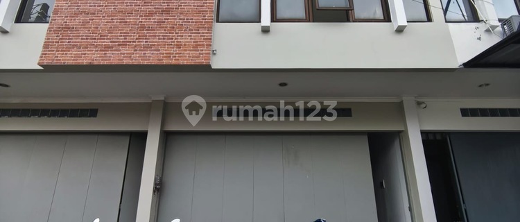 New 3-Story Shophouse in Gunung Batu Pasteur, Bandung 1