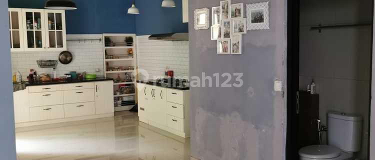 Beautiful 2-Story House in The Green Royal Blossom BSD, South Tangerang 1