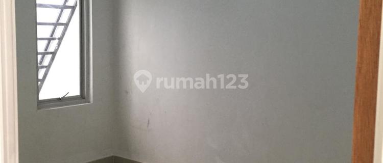 For Rent Nice House in Tanjung Duren, Main Road Suitable for Office 1