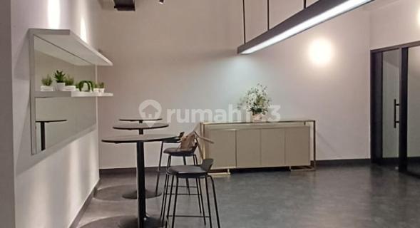 Disewakan Rumah Mewah Dekat Senayan Parkir Luas Siap Huni 1