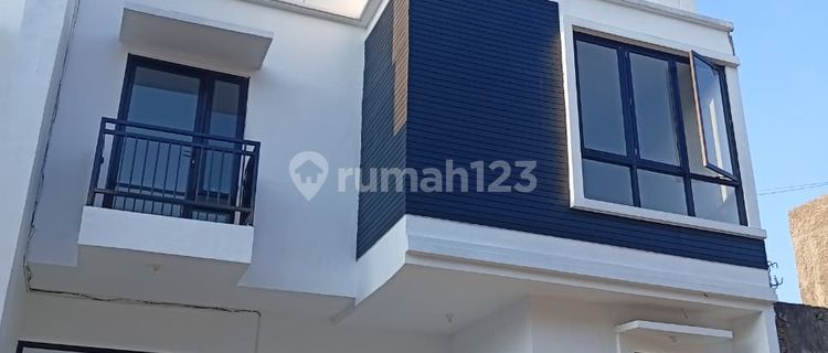 Rumah Siap Huni 2 Lantai selatan Stadion Maguwoharjo Sleman 1