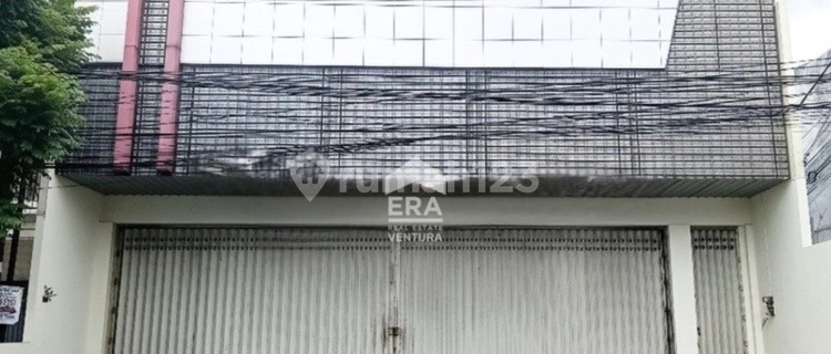 Spacious Shophouse for Rent on Mayjen Panjaitan, Strategic Location Near Ub 1