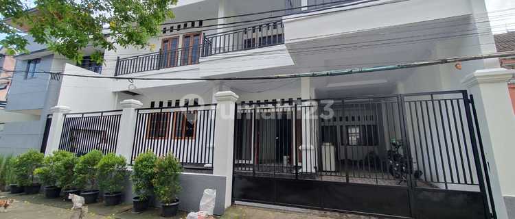 Quick Sale Nice House in Duren Sawit, East Jakarta, Land 175m, Rarely Available 1