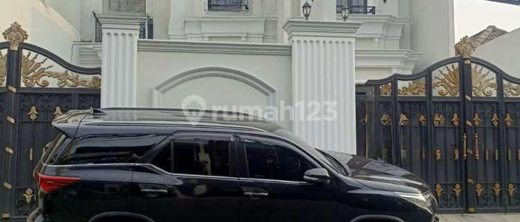 Rumah Design Klasik American Di Area Kebon Jeruk Jakbar 1