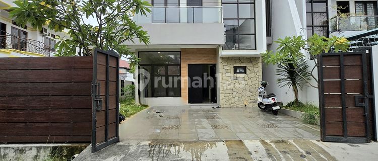 New Non-Complex House, Hook Position in Duren Sawit, East Jakarta. 1