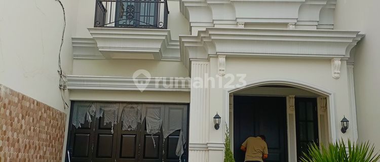 New American Classic House Ready to Occupy in Kebon Jeruk West Jakarta 1