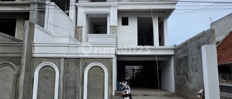 New House in the Iconic Tebet Location, South Jakarta 1