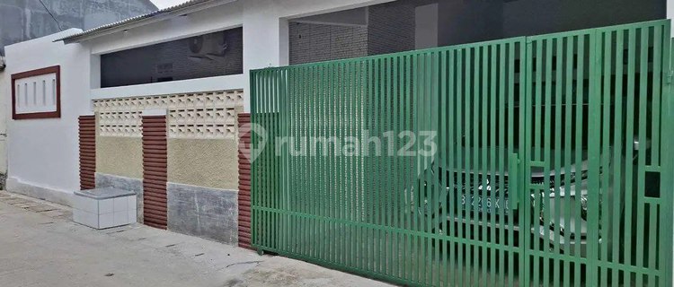 House in Jatiwaringin Pondok Gede Bekasi City 1