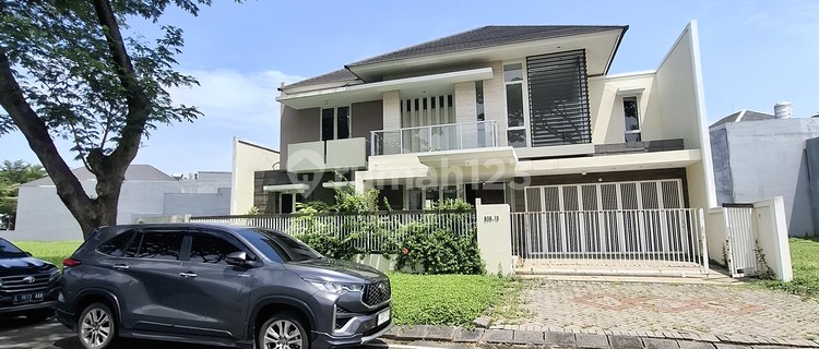 Cheap! Royal Residence Boulevard 2-Story Minimalist House, Wide Road Access, Needs Minimal Renovation 1