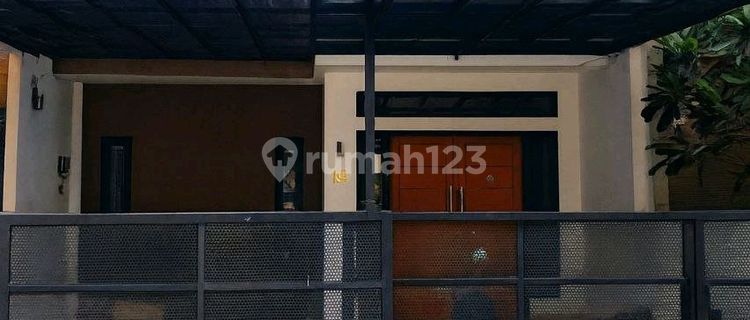 Ready to Live 2.5-Story House in Pegangsaan 2 Kelapa Gading North Jakarta 1