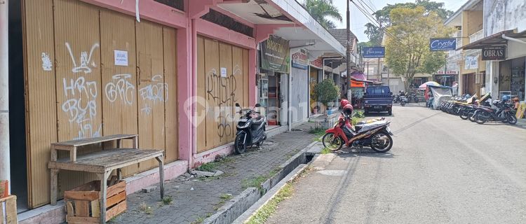 Strategic 2-Storey Shop House at Jampiroso Market, Temanggung 1
