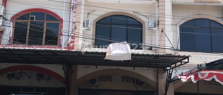 Premium Strategic 3-Storey House in Siliwangi 1