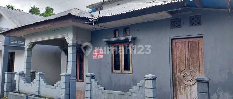 Ready-to-Live 100 m2 House in Ambon, Comfortable and Strategic Location. 1