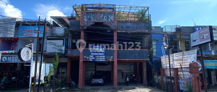 Three-Story Shophouse with Main Road Access, Ample Parking 1