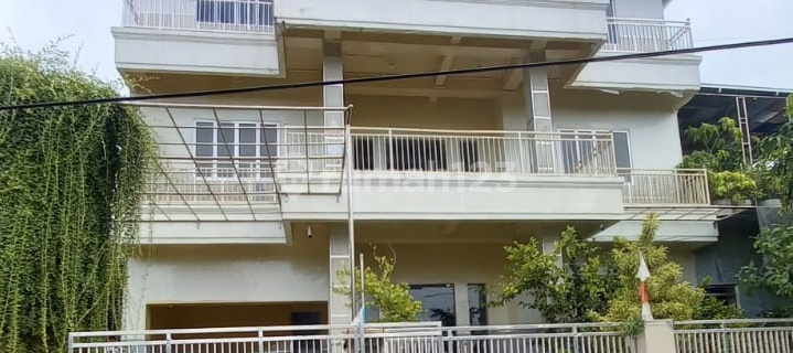 Rumah 3 Lantai Cocok untuk Asrama atau Kantor di Oebobo - NTT! 1