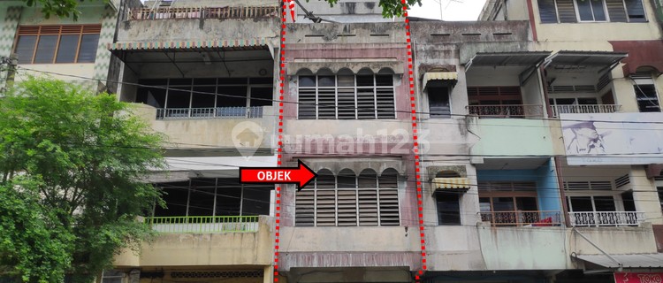 For Sale: 4-Story Shophouse in a Strategic Location for Rp 1.7 Billion! 1