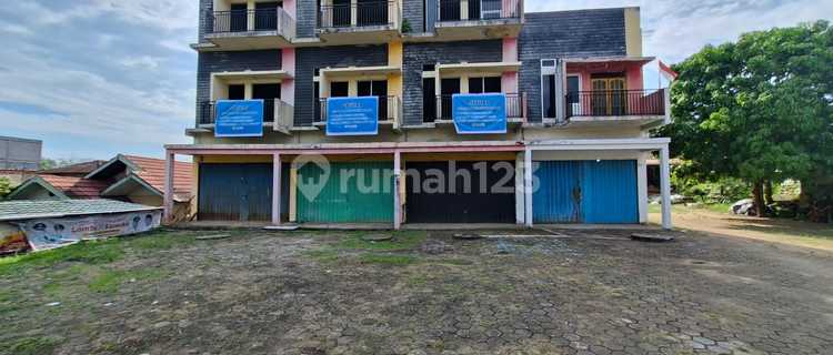 For Sale 3 Strategic Location Shophouse Units on H. Ismail Malik Street. 1