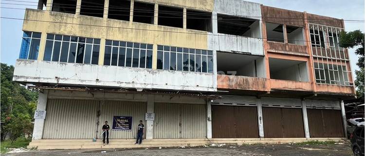 4 Three-Storey Shop Houses in Manado – Ideal for Business & Offices! 1