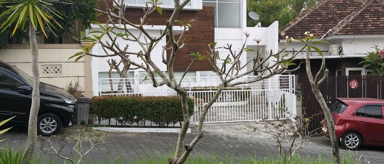 Modern Elegant Villa, Fully Furnished, Siap Huni, Taman Mumbul 1