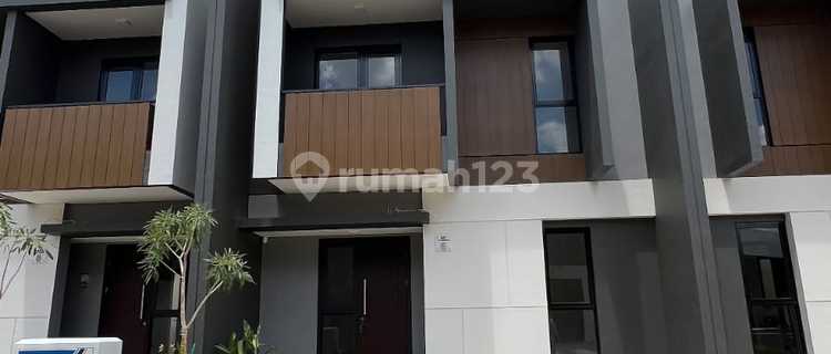 Rumah Bagus di Summarecon Crown Gading Bekasi - Lingkungan Asri & Nyaman 1