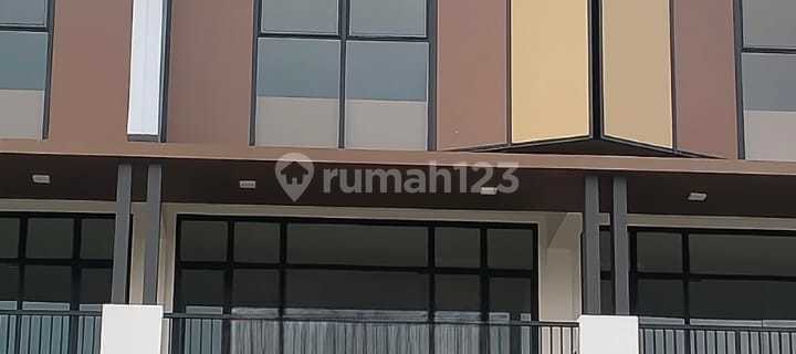 Beautiful 3-Story Shop House in Summarecon Crown Kelapa Gading 1