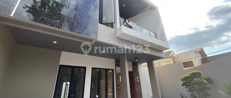 Rumah Siap Huni Modern Kontemporer, Besar di Jakal Km.12, Sardonoharjo, Sleman 1
