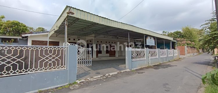 For Rent Large & Spacious House Strategically Located on Godean Street Km 7 Sidoarum 1