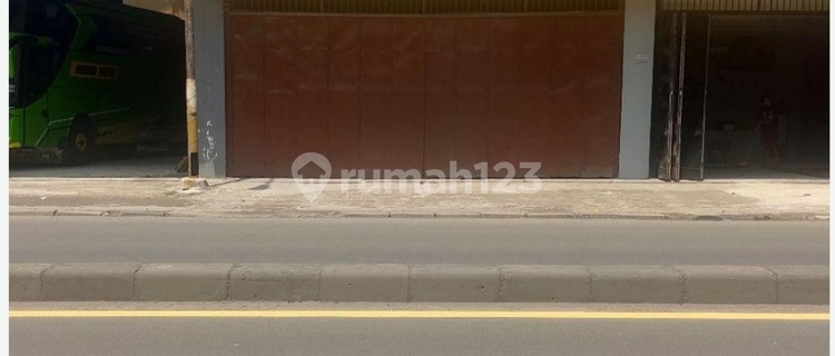 For Rent Ex Showroom Shop House on Bekasi Main Road 1