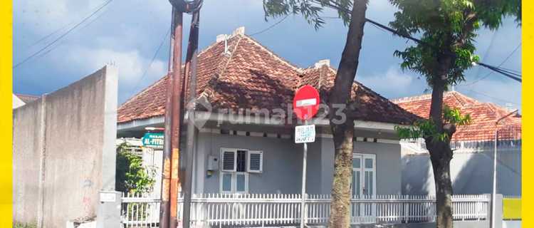 Hook House on Pattimura Street, Solo, For Rent, Cheap Price, Ready to Use 1