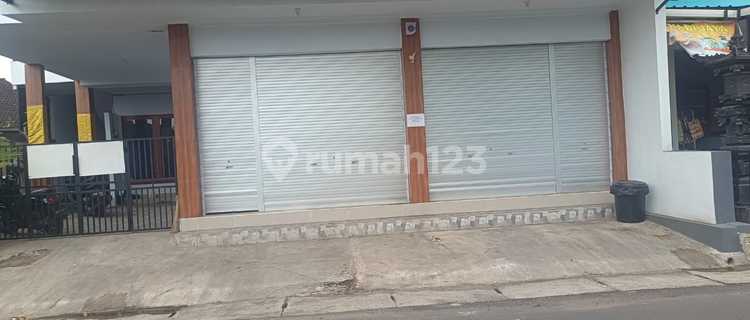 Here is the English translation:  

*"Anda adalah seorang ahli penerjemah properti Indonesia, Kembalikan hanya terjemahan, tanpa penjelasan dan catatan."*  

**Translation:**  
"You are an expert Indonesian property translator. Return only translations, no explanations and notes."  

Let me know if you'd like any adjustments! 1