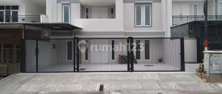 Rumah Besar Bagus Nyaman Siap Huni di Taman Modern Jakarta 1