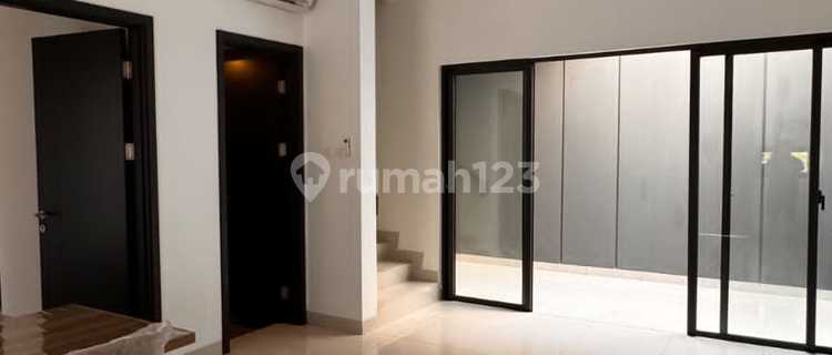 Rumah Minimalis Modern Furnished di Dalam Cluster Metland Cakung Jakarta Timur - Ada Attic Room 1