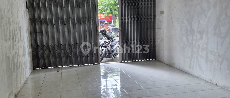 Disewakan Ruko Depan Jalan Besar Siap Pakai 1