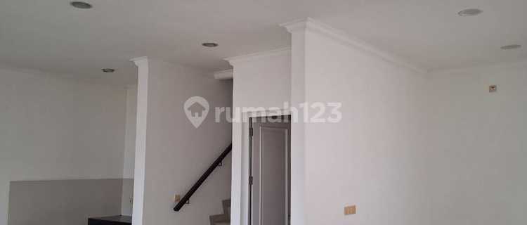 Disewa Rumah di Green Lake City West Europe. Hook Luas 8X15m 1